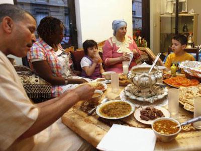 Warga Muslim AS Adakan Buka Puasa Bersama Tetangga Non-Muslim